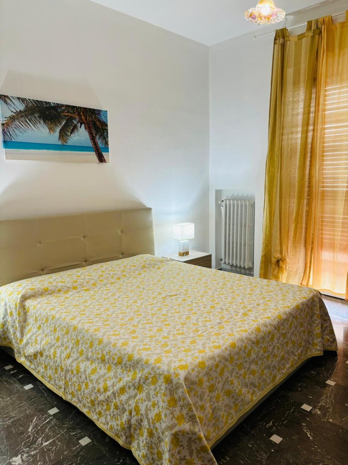 Matthias Central Rooms And Accomodation Bari Esterno foto
