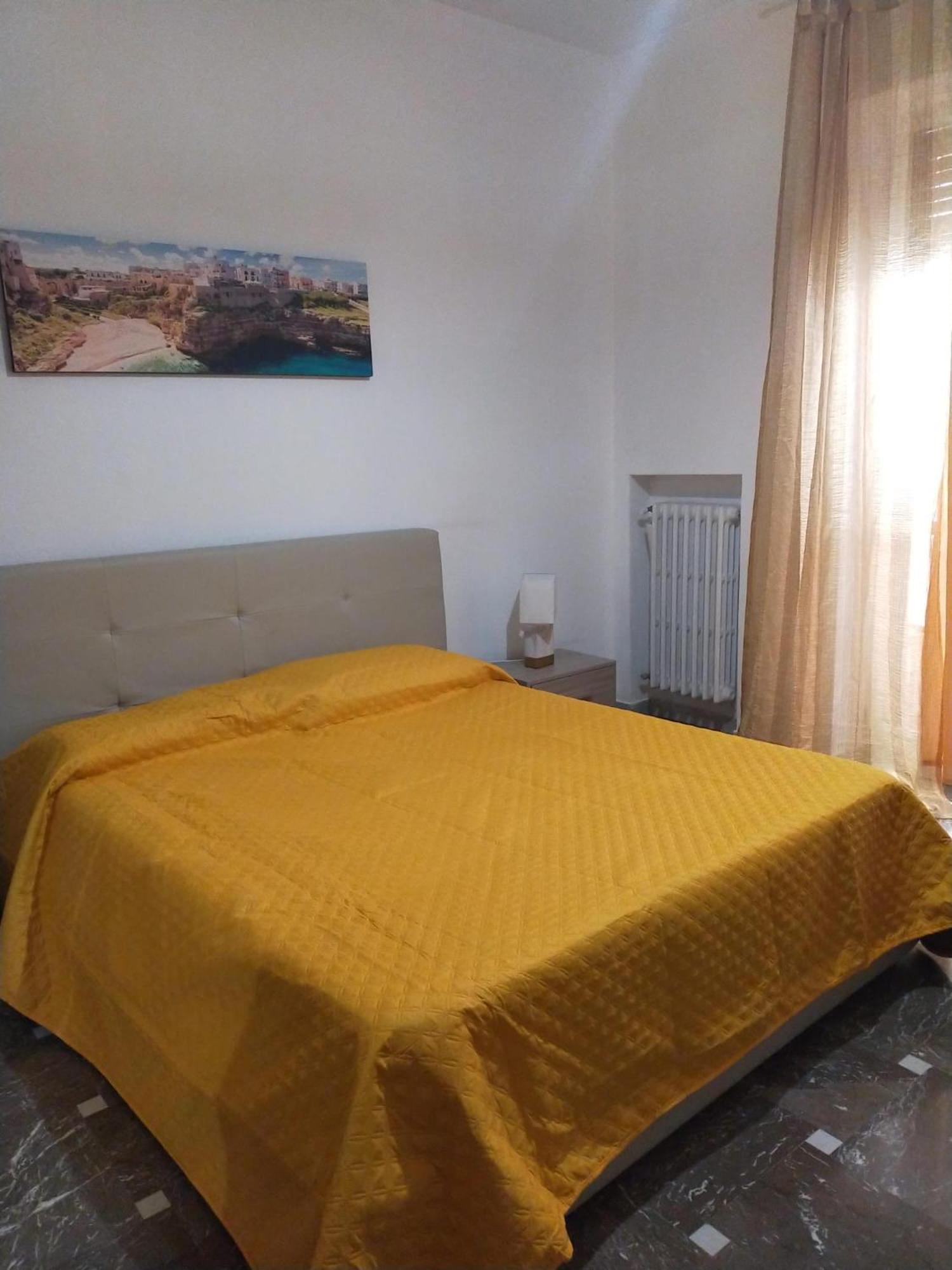 Matthias Central Rooms And Accomodation Bari Esterno foto