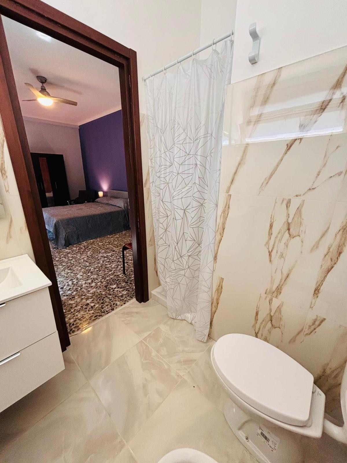 Matthias Central Rooms And Accomodation Bari Esterno foto