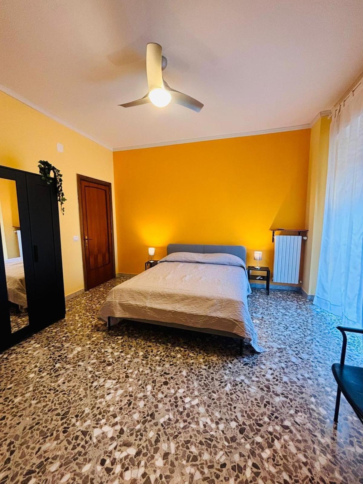 Matthias Central Rooms And Accomodation Bari Esterno foto