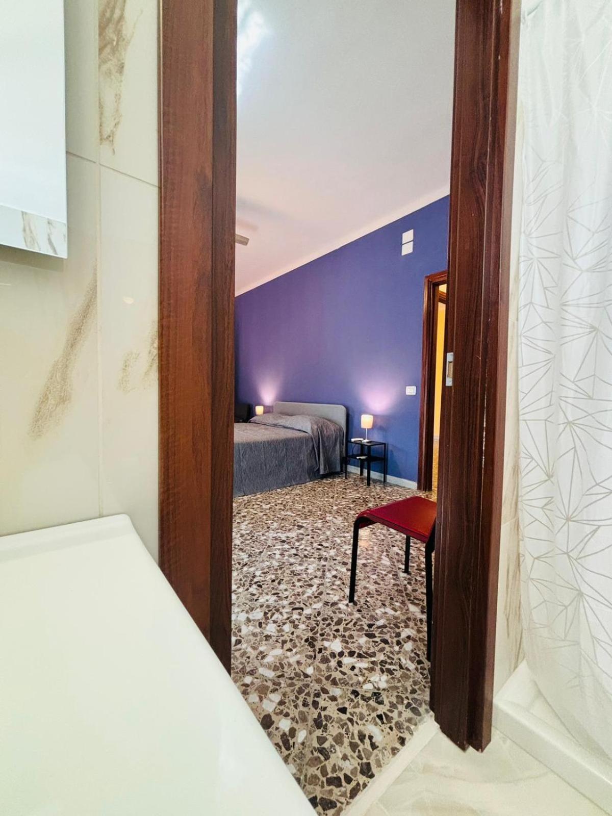 Matthias Central Rooms And Accomodation Bari Esterno foto