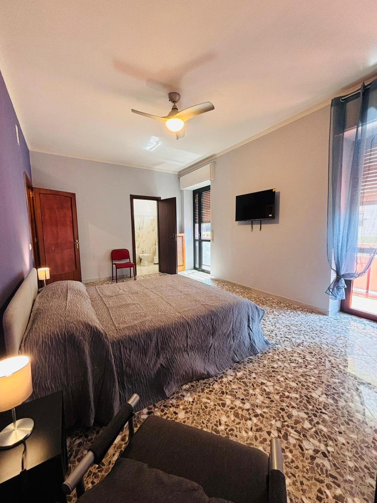 Matthias Central Rooms And Accomodation Bari Esterno foto