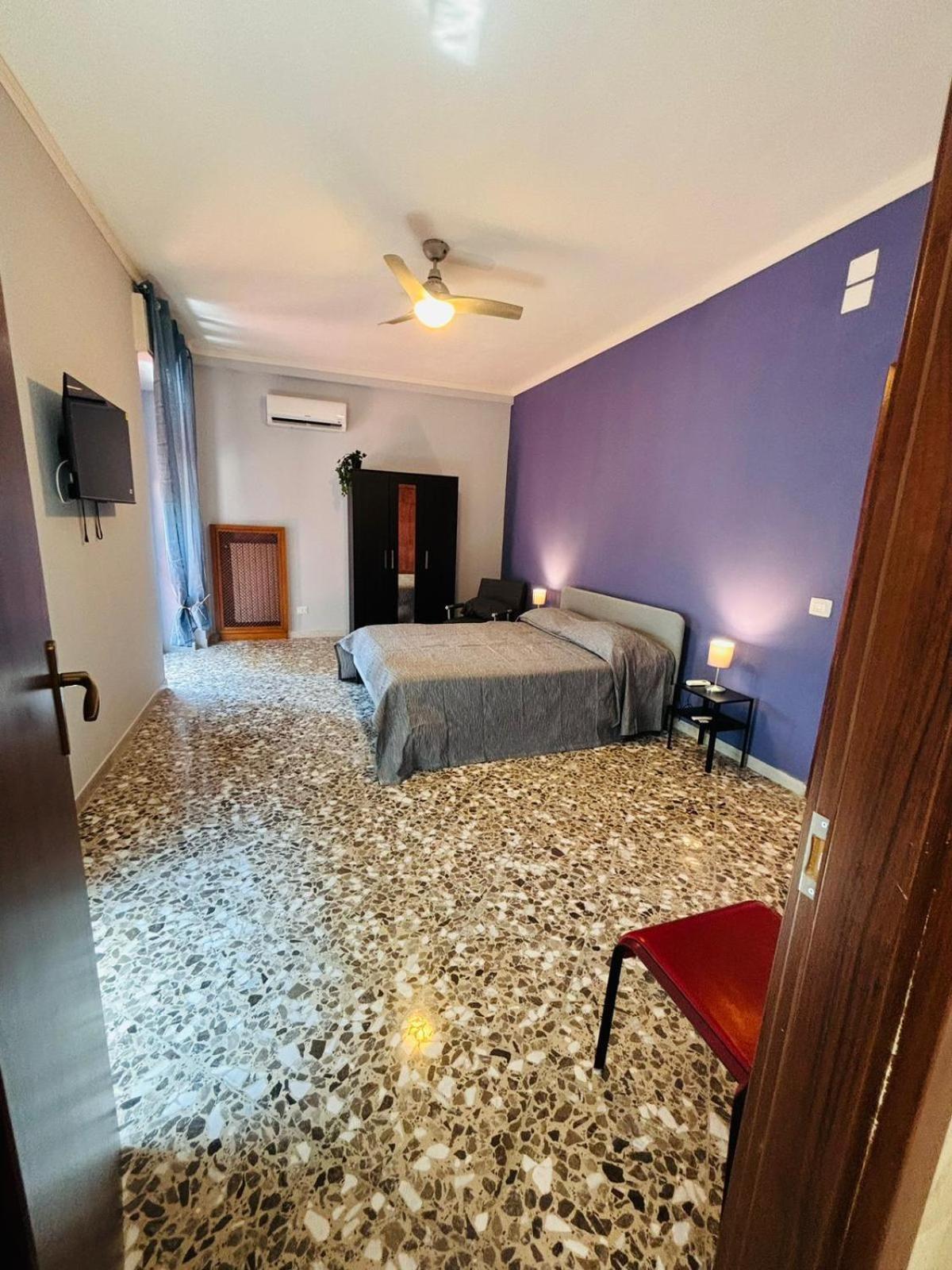 Matthias Central Rooms And Accomodation Bari Esterno foto