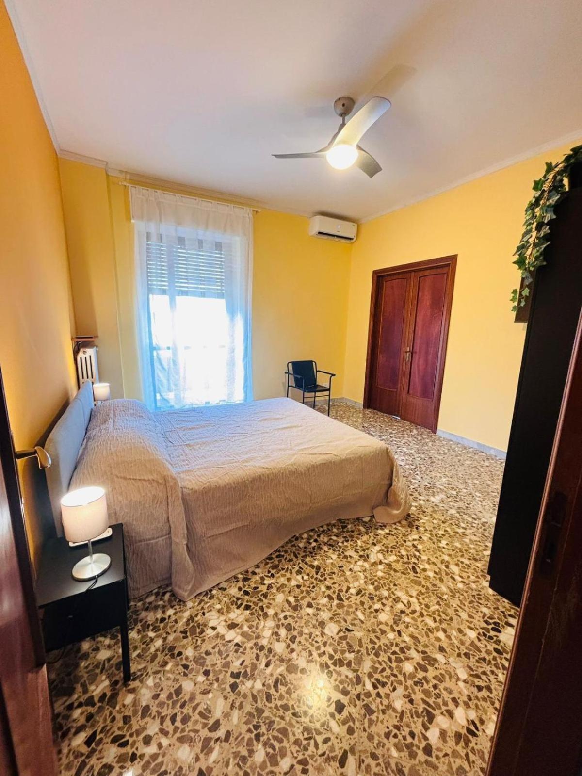 Matthias Central Rooms And Accomodation Bari Esterno foto
