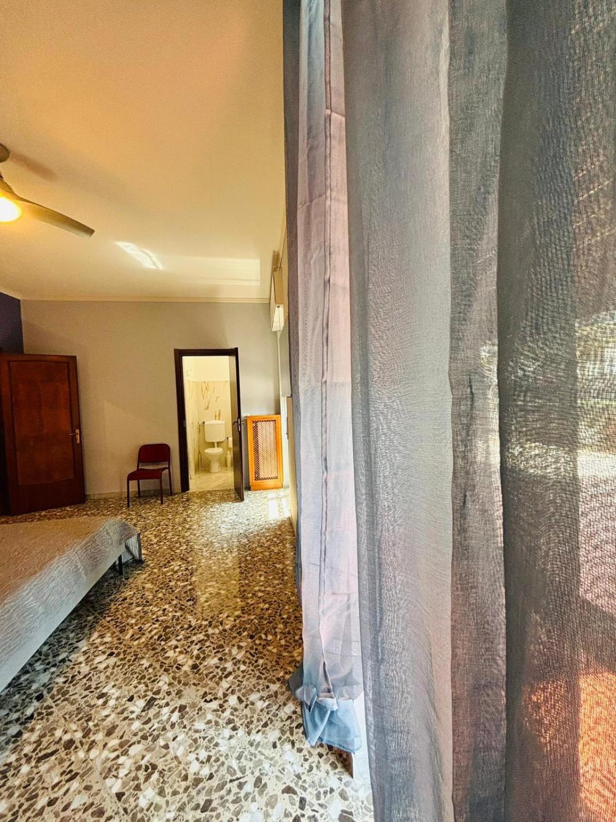 Matthias Central Rooms And Accomodation Bari Esterno foto