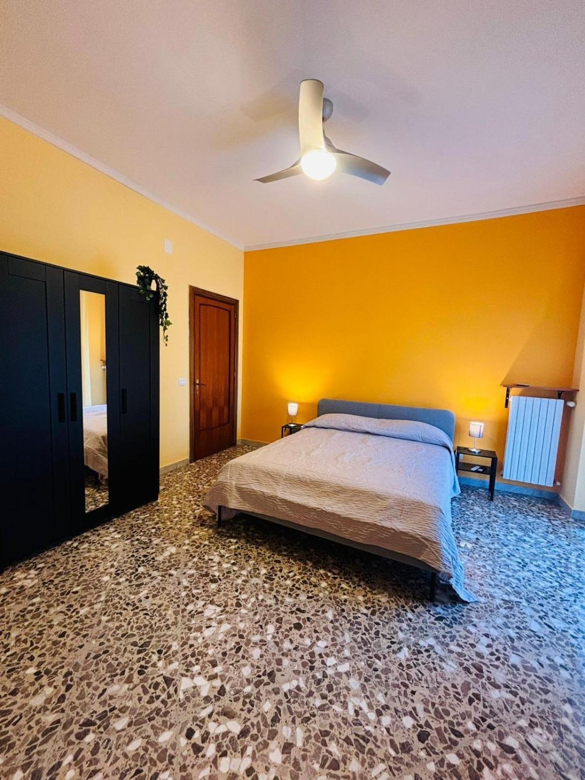 Matthias Central Rooms And Accomodation Bari Esterno foto