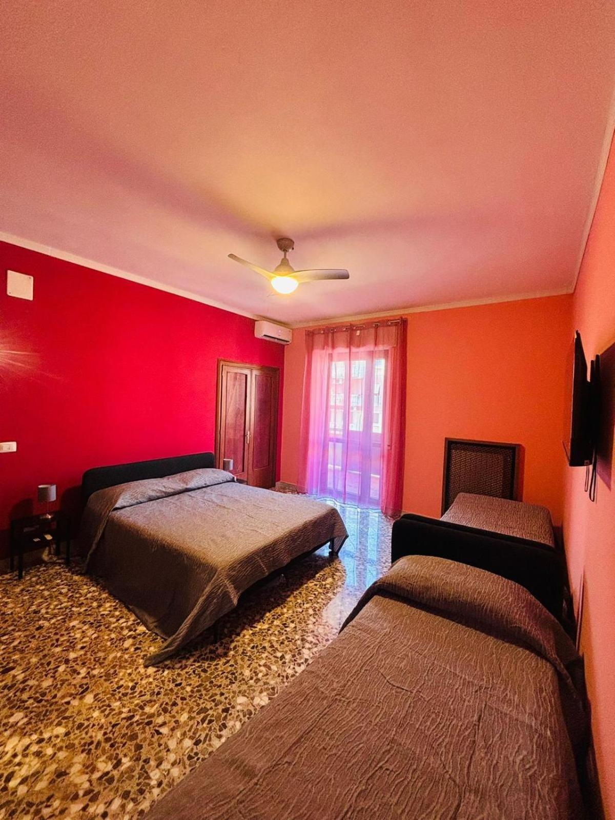 Matthias Central Rooms And Accomodation Bari Esterno foto