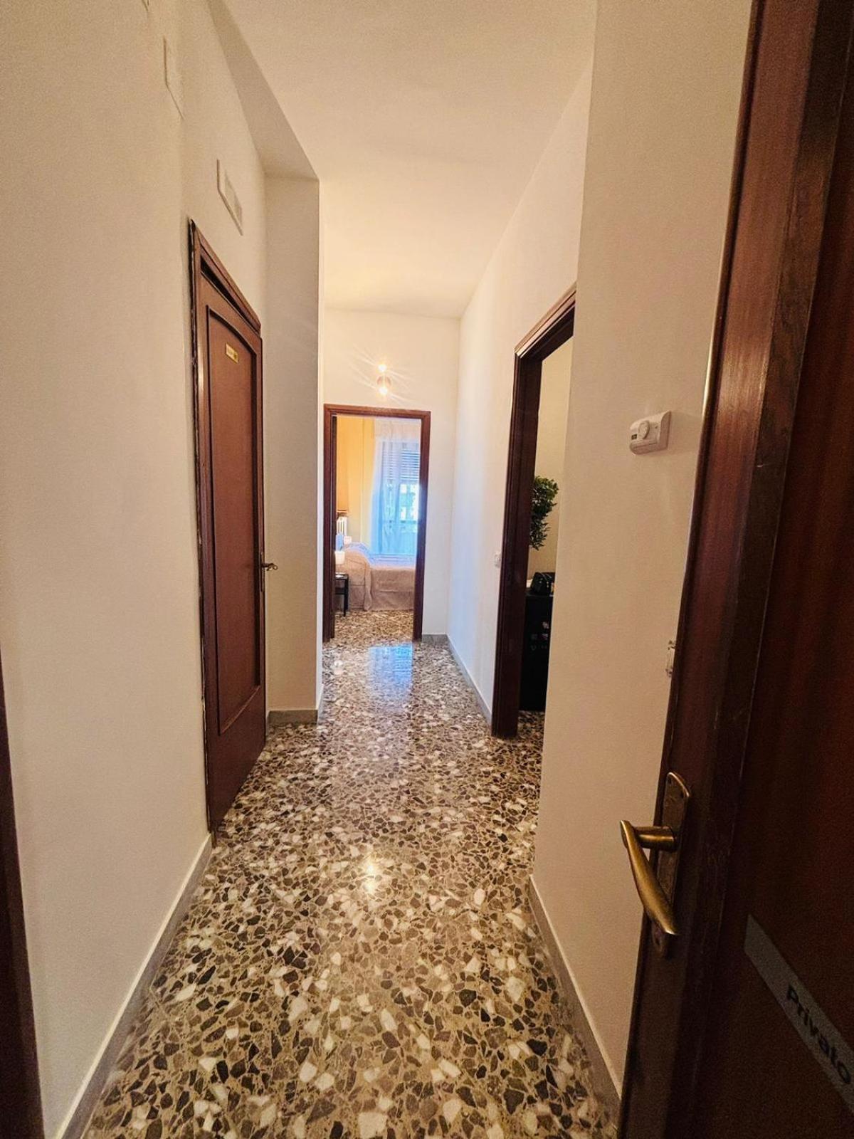 Matthias Central Rooms And Accomodation Bari Esterno foto