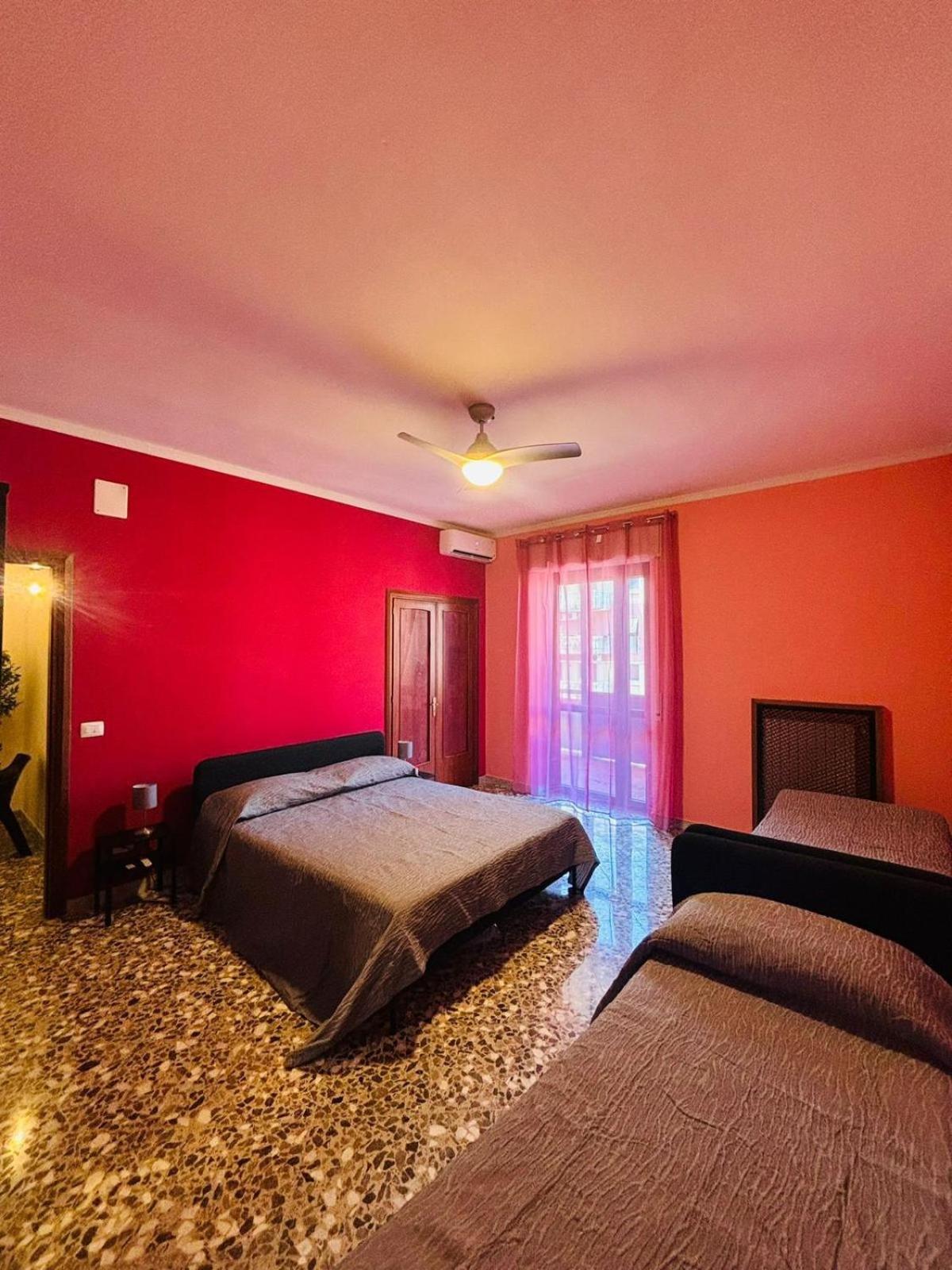Matthias Central Rooms And Accomodation Bari Esterno foto